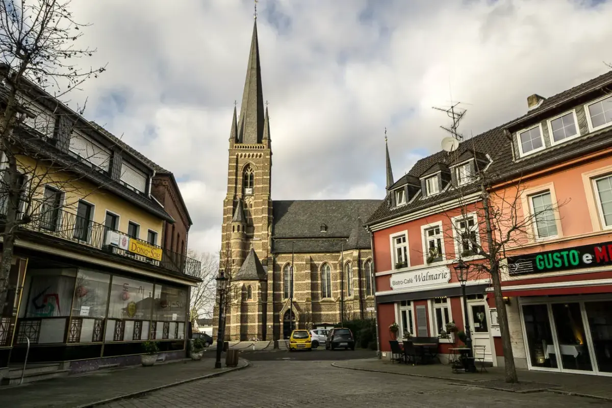 Marktplatz Bedburg Blick auf Kirche
