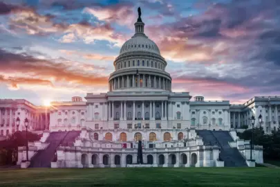a striking image of the capitol building in the un ZWLmuoSgSOGri1JiPTMHBw aenHk84hQJGyU oP0xvQZw