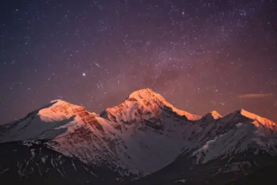 a photo of a beautiful mountain range with snow co 2J2amyNORoSuumfNlbL3eA iit8796 Rv DaSxmXesfGw