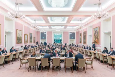 a photo of a grand well furnished meeting room fil EgF cl1OSVmSYD74KiqMzw iOgAflNzSJuMyZhgTNdeEw