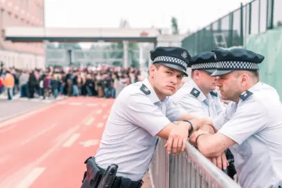 a photo of german police officers leaning against LA5eTyZMQ4afh6lWSh73FA c4nkf79nQbeJUj5wgEiBgQ