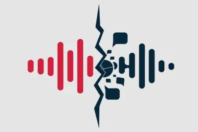 a split composition with a central break ioMHuZ0KT4G3Cj8QxruEAQ 7oi90ajYSzSJBEYbGQNdhg