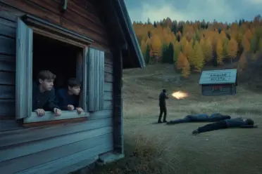a photograph of a solitary wooden cabin IC4VQ4HRwCBY98LzPUFug aSGmFe8PQ1W0hwEkQSlQWw