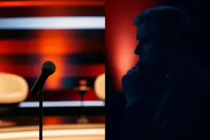 Medienkritik im Eigenversuch: Wie Elmar Theveßen die Kurve nicht bekam