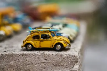 yellow volkswagen beetle scale model