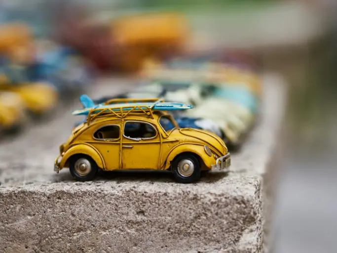 yellow volkswagen beetle scale model